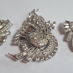 Unsigned JOMAZ/ MAZER clear swirl brooch pendant fur/ shoe clips brooch set of 3