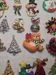 Lot Of 23 Christmas Brooches Pins Holiday Snowmen Trees, Etc Enamel Rhinestone