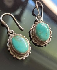 Vintage 925 Sterling Silver 1.25″ Oval Turquoise Scalloped Dangle Wire Earrings