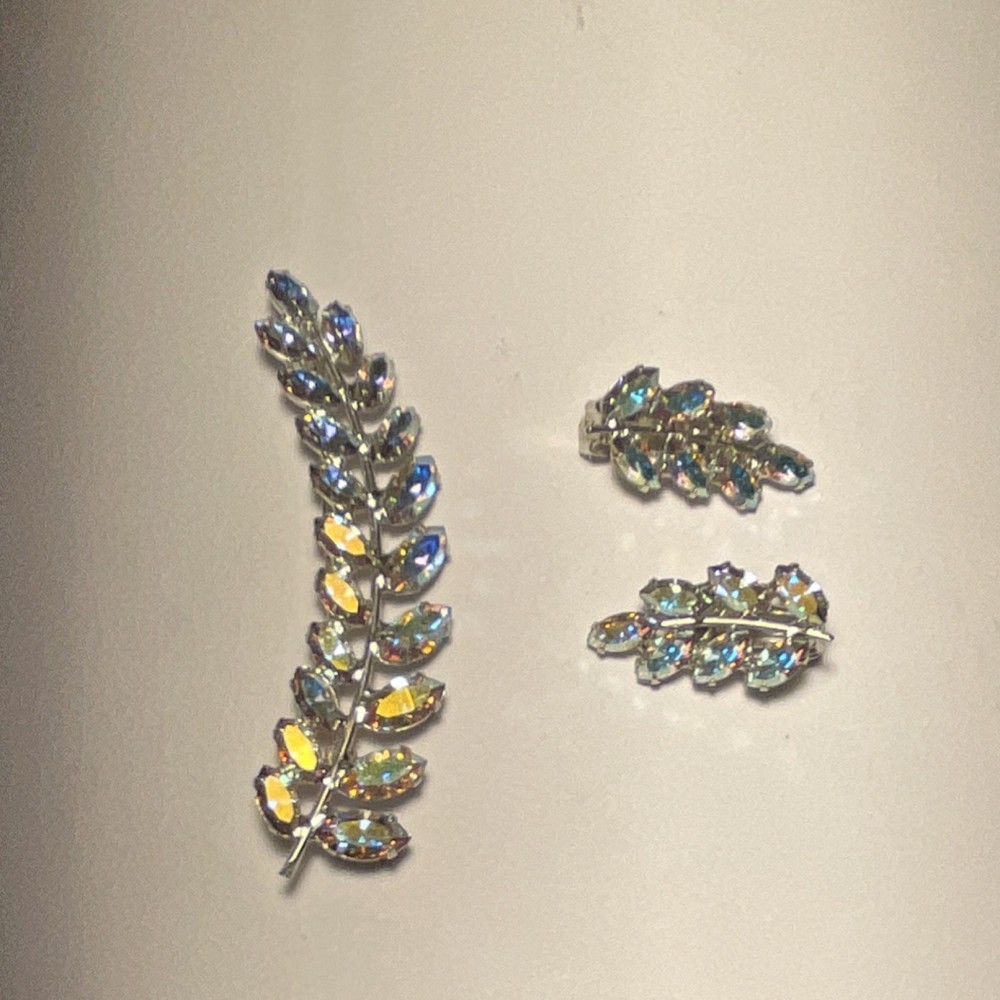 Rare B David Rhinestone Blue Feather Leaf Brooch Pin With ClipOn Earrings SET!￼￼