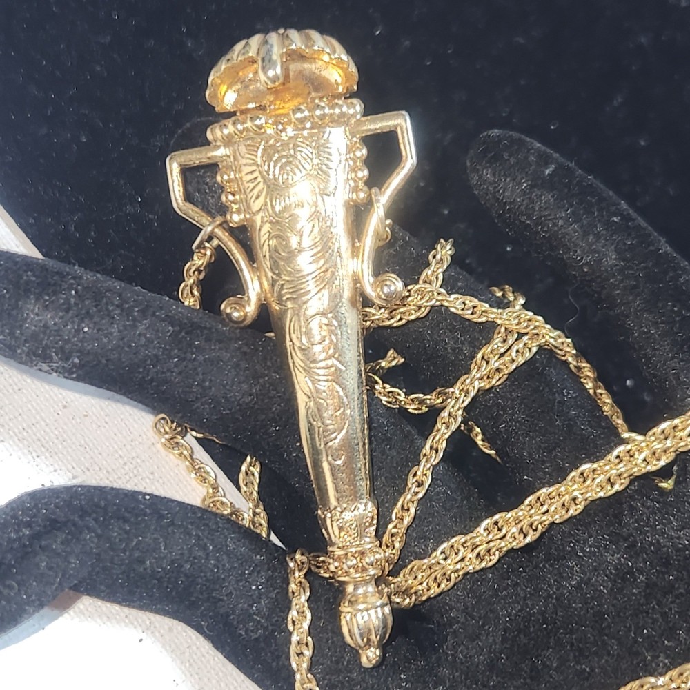 1928 Gold Tone Perfume Needle case Necklace Ornate Engraved Amphora Pendant 30in