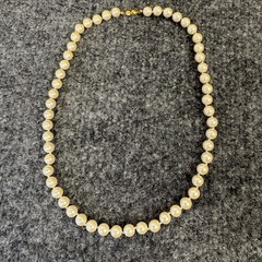 Vintage Monet 19″ Faux Pearl Single Strand Necklace Ivory Pearls Gold Tone Clasp