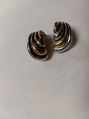 Vintage Domed Y2K Clip-On Earrings 1980-1990’s Design Era Imitation Silver Gold