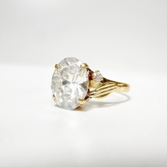 Vintage 18k Retro oval white sapphire ring