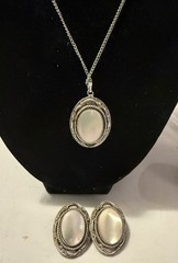 VINTAGE JUDY LEE PENDANT NECKLACE EARRING SET MOTHER OF PEARL Black light GLOWS