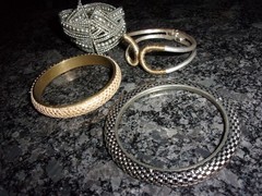 Bracelets Gold Tone & Silver Tone – VINTAGE RETRO – UNIQUE – RARE LOT OF 4