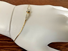 Vintage signed lady Remington LR gold tone opalescent shell dainty Bracelet