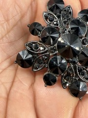 Vintage Weiss Jet Black Rhinestone Crystal Brooch & Clip On Earrings Set