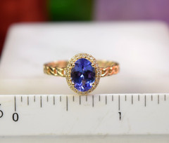 Vintage 14K Gold Tanzanite Diamond Halo Ladies Ring sz 7.25