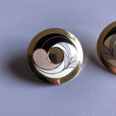 Vintage SAMUEL HUANG Round Swirl Gold Tone Enamel Earrings Pierced