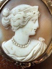 Antique Oval Cameo Bezel Brooch 18K/22K Yellow Gold Brooch Floral 9.6 Grams