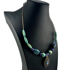 Avon Vintage Style Blue Teal Antiqued Gold Tone Beaded Pendant 20″ Necklace
