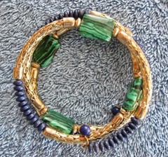 Expandable Spring – Memory Wire. Bangle Bracelet. 3 Rows; Gold Tone Navy Green