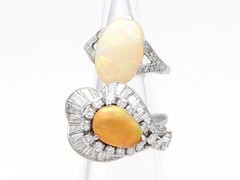 Vintage 1.48Ct Opal and 3.03Ct Diamond Platinum Ring Circa 1945