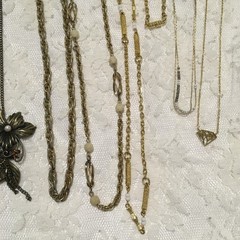 Vintage 9 Nekclace lot Gold Tones Various Pendants Chain Beads Tassel Vtg to Mod