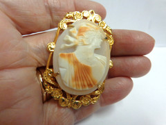 vintage cameo y gold plated hd carved sz 1.75 in tall wtg 11.3 grams bust