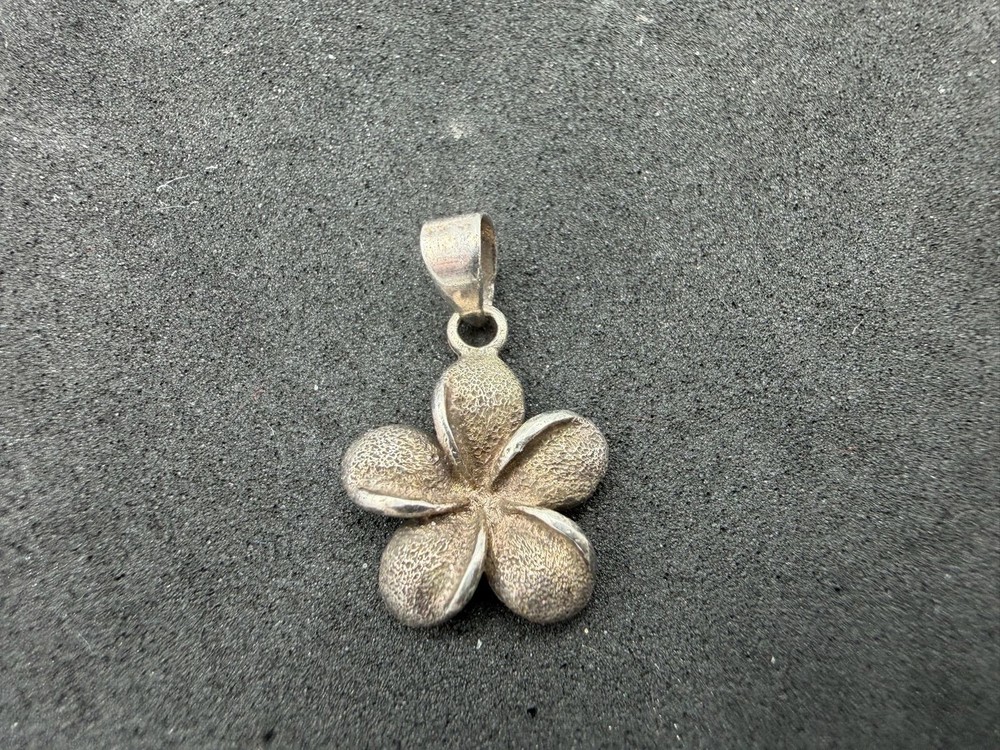 0.96g Vintage Sterling Silver 925 Flower Blossom Pendant Five Petal Floral M