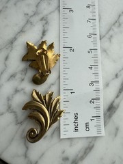 Vintage 1995 MMA Gold Tone Leaf Pierced Earrings Signed