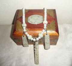 STUNNING VINTAGE CULTURED PEARL CARVED CELADON JADE STATEMENT NECKLACE WOOD BOX!