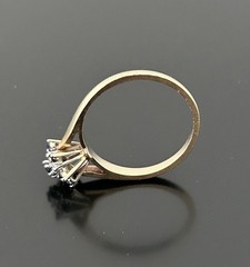 10k – 14k Gold Diamond & Sapphire Cluster Flower Ring Vintage 1980’s 2.1 grams