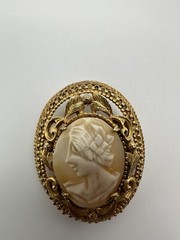 Vintage Ornate Style Gold FLORENZA CAMEO Brooch 4.5cm BB7