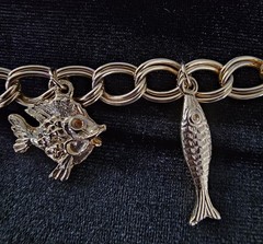 Vtg Lot Gold Tone Nautical Charm Bracelet Sea Turtle & Faux Pearl Crab Brooch