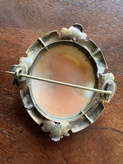 Antique Oval Cameo Bezel Brooch 18K/22K Yellow Gold Brooch Floral 9.6 Grams