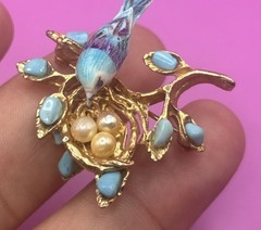 VTG. Swoboda 3-D Blue Bird On Nest Brooch W/Turquoise Pearls As Is Plating
