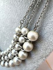 Graduated Pearls 3-layer y2k 1990 2000s Modernist Metal Jewelry VTG necklace