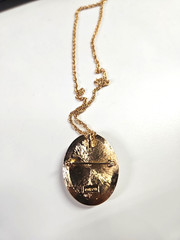 VINTAGE Gold Tone BLACK & WHITE CAMEO PENDANT 23” NECKLACE AVON
