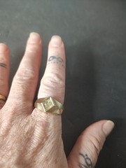 VINTAGE TEXTURED MARKED KARATCLAD 18kt H.G.E. MEN’S RING 60s