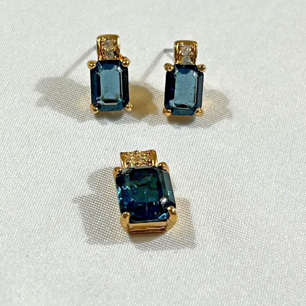 Vintage Deco Style London Blue Topaz Glass Pendant Stud Earrings Set Gold Tone