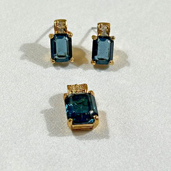 Vintage Deco Style London Blue Topaz Glass Pendant Stud Earrings Set Gold Tone