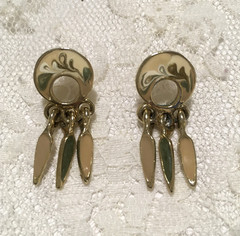 Vintage Dainty Dream Catcher Style EArrings Enamel Gold Tone Beige Green elegant