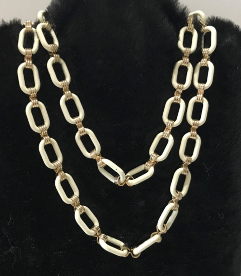 Talbots Cream & Gold Tone Enamel Chain Link Necklace Vintage 34”