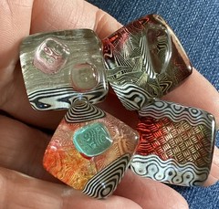 Designer Artisan SYDNEY CASH NYC UNUSUAL HAND MADE GLASS BROOCH 2 1/2” SIGNED
