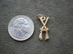 Crossed Muskets Rifles Vintage Solid Goldtone Bracelet Charm Pendant 2.0g