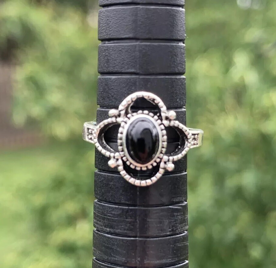 Black Stone Faux Onyx Ornate Silver Tone Metal Women’s Boho Fashion Ring Size 5