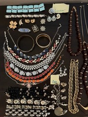 HUGE ESTATE JEWELRY LOT 100+ pcs Signed CORO Lisner AVON Monet NAPIER Sarah Cov