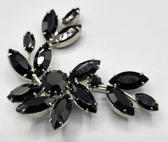 Vintage Jet Black Rhinestone Brooch Leaf Floral Prong Set Silver Tone 2.5″
