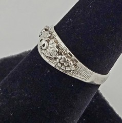 Vintage Landstroms Black Hills Gold Sterling Silver Grape Leaf Ring Size 7 2.7g