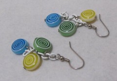 Vtg Green Yellow Blue Bull’s-Eye Inlaid Plastic Disks White Chain Dangle Earring