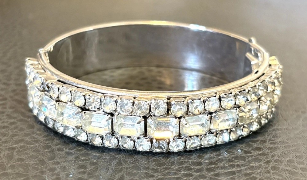 Vintage Crystal Octagon Rhinestone Rhodium Plate Hinge Bangle Bracelet 7 3/8”
