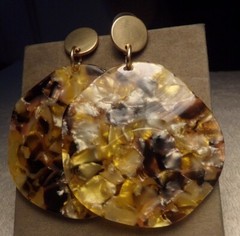 VTG BIG CONFETTI LUCITE ACRYLIC RESIN ARTISAN AMBER YELLOW DROP PIERCE EARRINGS