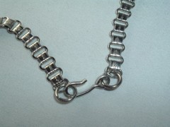 VINTAGE ROXSANN SIGNED RUNWAY ETCHED LINK CHUNKY BRASS DANGLE CHARM NECKLACE