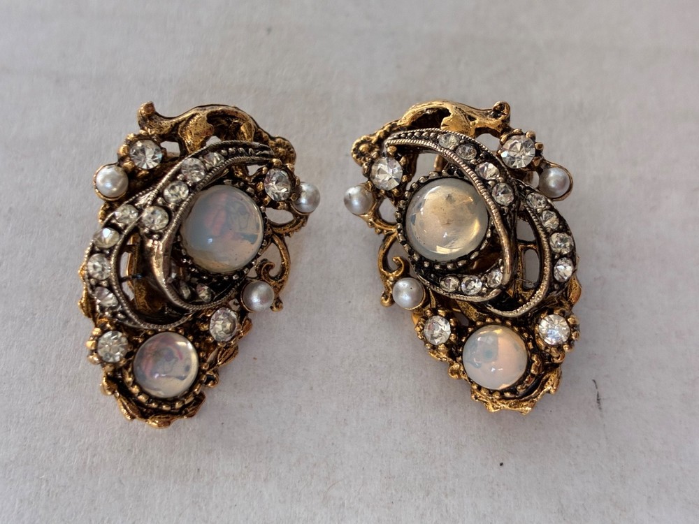 Vintage Mode Art Clip On Earrings Rhinestone Moonstone Arthur Pepper New York