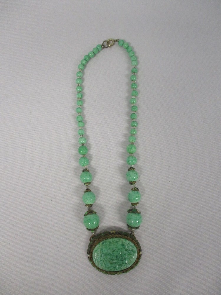ANTIQUE FAUX JADE BEAD with CARVED FAUX JADE PENDANT CHOKER NECKLACE