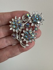 Vintage LISNER Tri Flower Aurora Borealis Blue Rhinestone Silver Tone Brooch