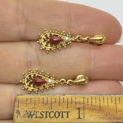 Vtg Etruscan Teardrop Burgundy Seed Pearl Gold Plate Dangle Earrings Post