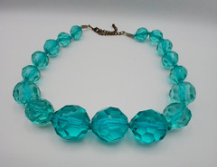 Aqua Teal Lucite Acrylic Faceted Graduated Bead Necklace Vintage